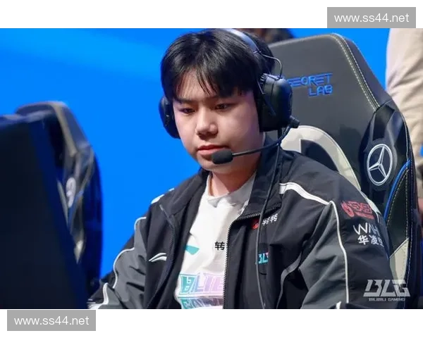 胜利凯旋的荣耀之路英雄联盟中制胜信念与团队协作的力量